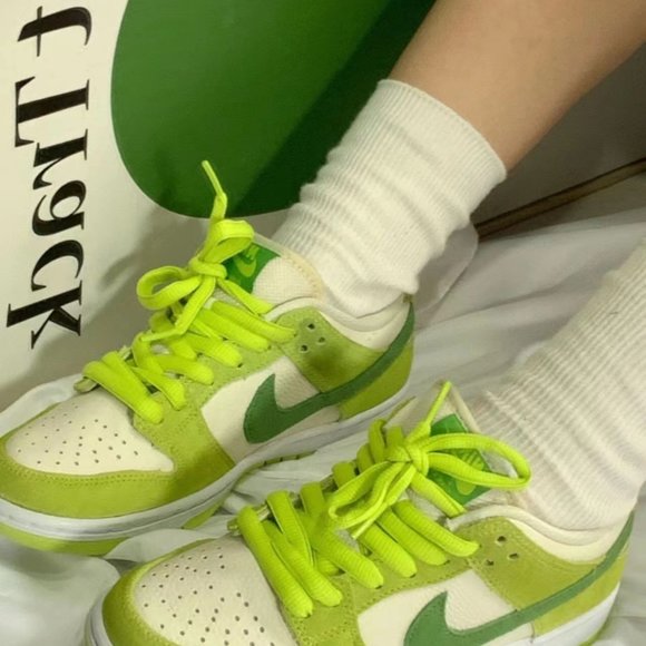 Nike SB Dunk Retro Low Green Apple Unisex Sneakers - Picture 3 of 6